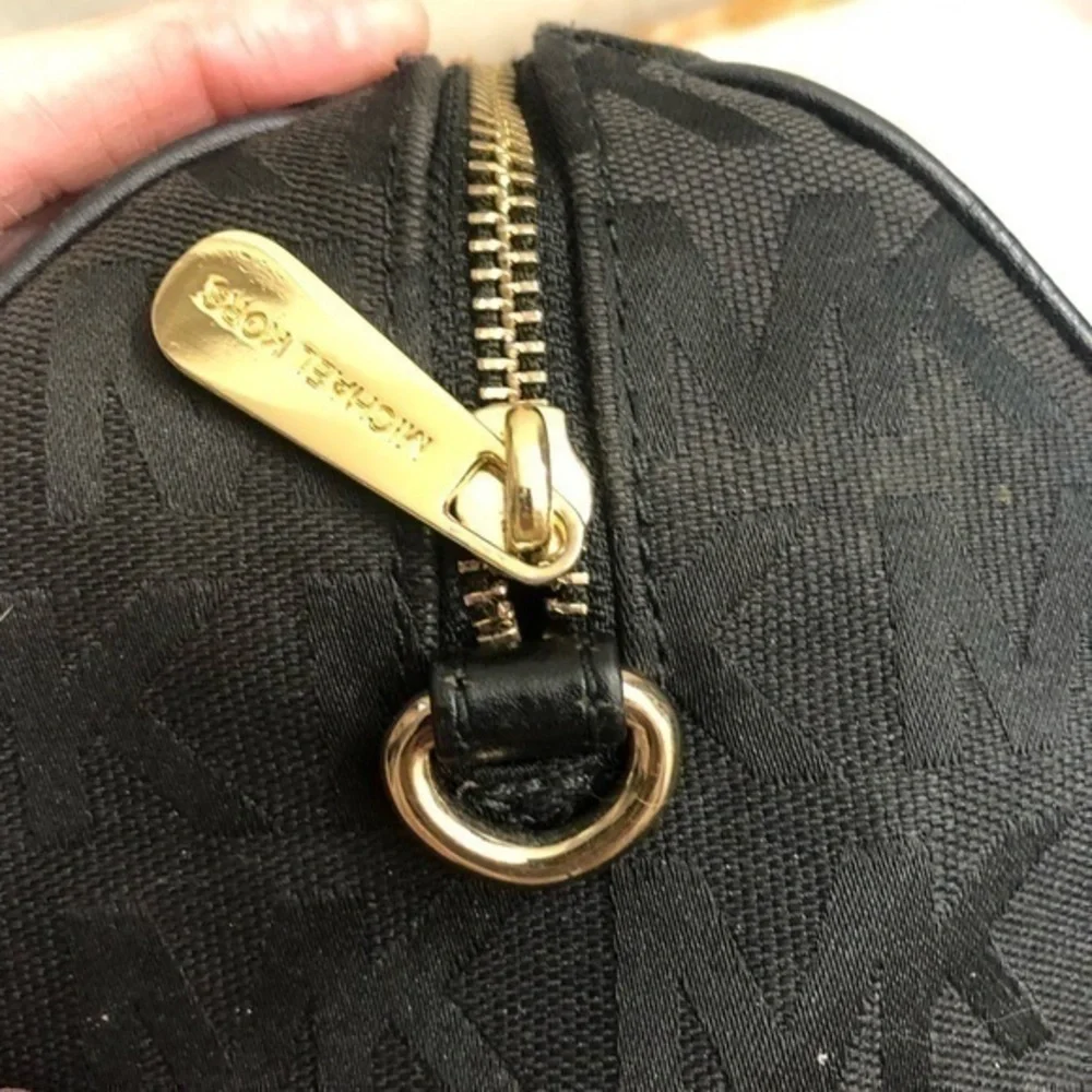 Michael kors black signature mk barrel bag